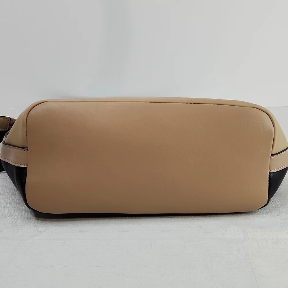 Nicole Miller vegan signature bag. Size 13 X 9
